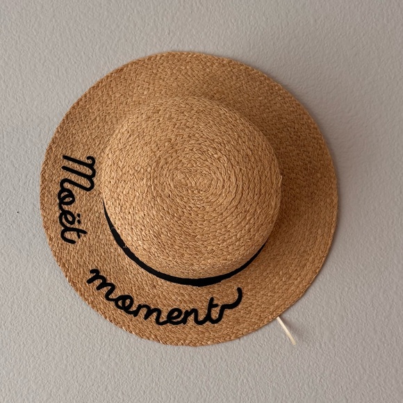 Moet & Chandon Straw Hat "Moet Moment" For Beach, Pool, Brunch and Picnic - Picture 2 of 4